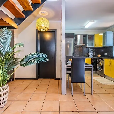 Ocean Panorama House By Homie Calheta (Madeira)