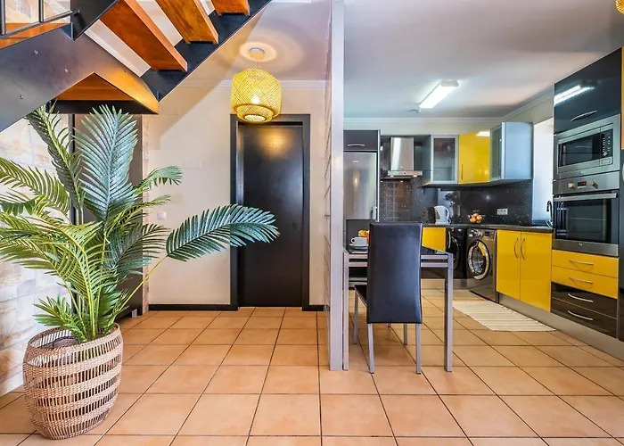 Ocean Panorama House By Homie Calheta (Madeira)