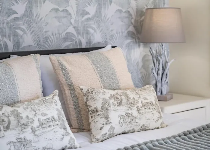 Ocean Panorama House By Homie Calheta (Madeira)